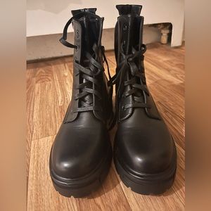 Black Combat boots for women size 9 🤍 NEW